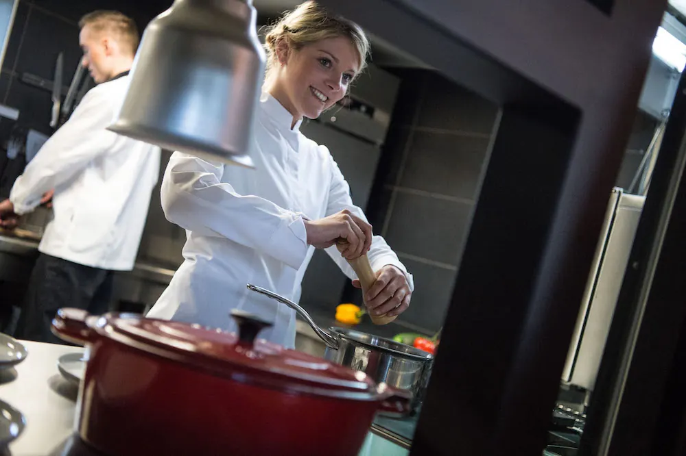 Running clothing campaigns in the hotel and catering industry: the Bragard example